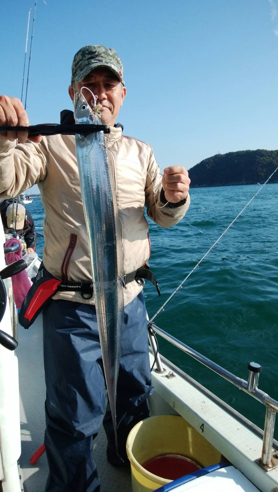  太刀魚指３本半から４本